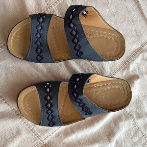 ✨ Navy Blue Embroidered Comfort Slide Sandals - Size 39 (US 8/8.5) ✨